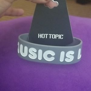 🟣 Music is Life rubber bracelet Hot topic 🖤🎵